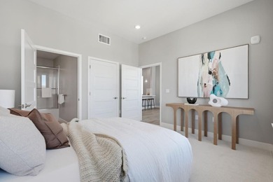 Top-floor, corner-unit penthouse in Communications Hill, 3 bed - photo 15