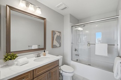 Top-floor, corner-unit penthouse in Communications Hill, 3 bed - photo 16