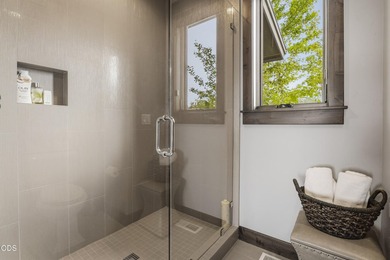 Elevate your lifestyle at this stately, airy sanctuary in - photo 16