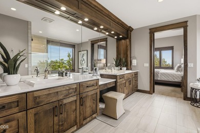 Elevate your lifestyle at this stately, airy sanctuary in - photo 19