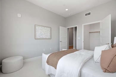 Top-floor, corner-unit penthouse in Communications Hill, 3 bed - photo 20