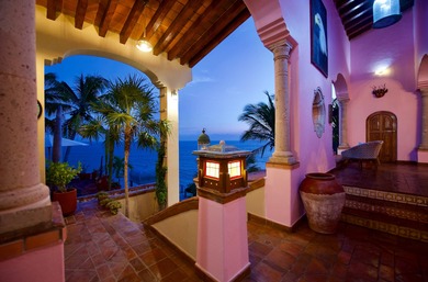 Perched on a dramatic bluff above the Pacific Ocean, MARALUZ is - photo 22