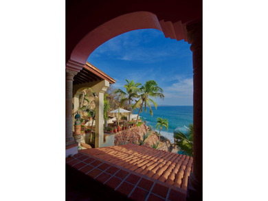 Perched on a dramatic bluff above the Pacific Ocean, MARALUZ is - photo 28