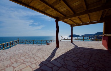 Perched on a dramatic bluff above the Pacific Ocean, MARALUZ is - photo 41