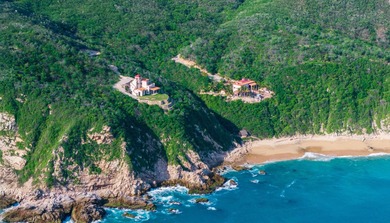 Perched on a dramatic bluff above the Pacific Ocean, MARALUZ is - photo 51