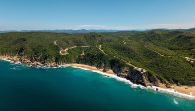 Perched on a dramatic bluff above the Pacific Ocean, MARALUZ is - photo 55