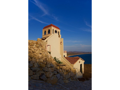 Perched on a dramatic bluff above the Pacific Ocean, MARALUZ is - photo 58