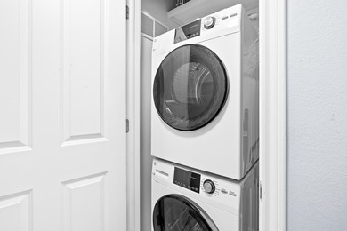 Beautifully updated and fully furnished 2BR + bunkroom/3BA condo - photo 14