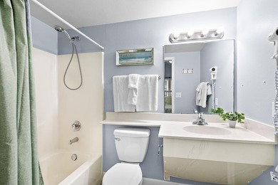 Beautifully updated and fully furnished 2BR + bunkroom/3BA condo - photo 20