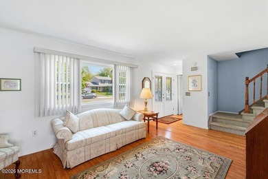 A true charmer in sought after Mapletree! Original owners are - photo 11