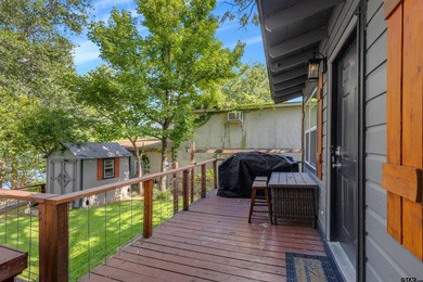 Welcome to your ideal waterfront retreat! This beautifully - photo 13