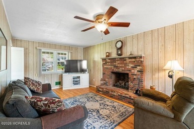 A true charmer in sought after Mapletree! Original owners are - photo 15