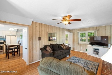 A true charmer in sought after Mapletree! Original owners are - photo 16