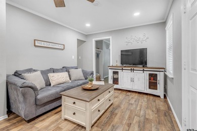 Welcome to your ideal waterfront retreat! This beautifully - photo 18