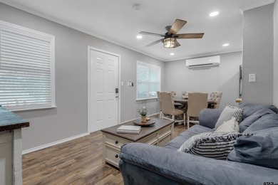 Welcome to your ideal waterfront retreat! This beautifully - photo 19