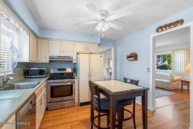 A true charmer in sought after Mapletree! Original owners are - photo 20