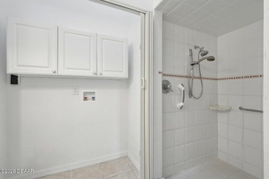 This is a lovely 3 bedroom 2 bathroom home with a screen - photo 22