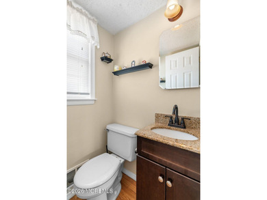 A true charmer in sought after Mapletree! Original owners are - photo 23