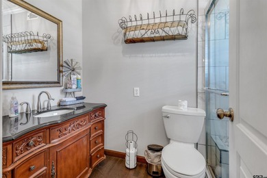 Welcome to your ideal waterfront retreat! This beautifully - photo 24