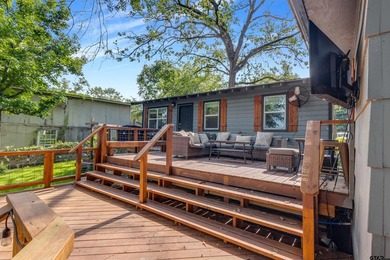 Welcome to your ideal waterfront retreat! This beautifully - photo 27