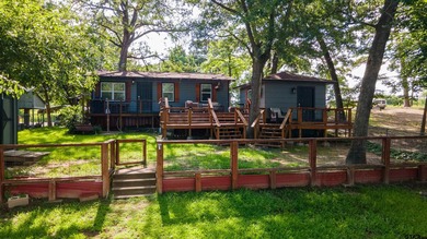 Welcome to your ideal waterfront retreat! This beautifully - photo 30