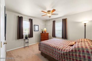 A true charmer in sought after Mapletree! Original owners are - photo 30
