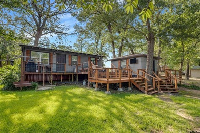 Welcome to your ideal waterfront retreat! This beautifully - photo 31