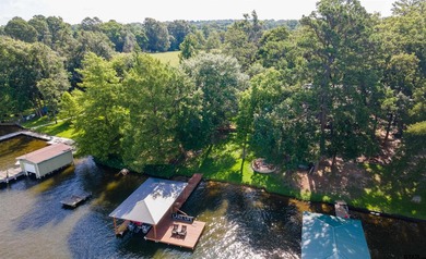 Welcome to your ideal waterfront retreat! This beautifully - photo 33