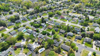 A true charmer in sought after Mapletree! Original owners are - photo 47