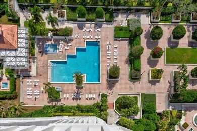 SPECTACULAR PANORAMIC VIEWS FROM THIS HIGH FLOOR FULLY RENOVATED - photo 4