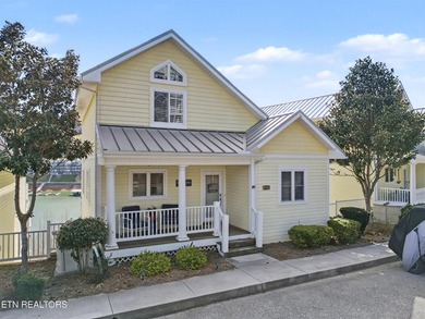 MOTIVATED SELLER! Room for everyone in a gorgeous lakefront - photo 2