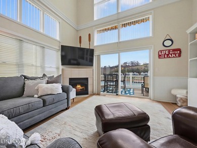 MOTIVATED SELLER! Room for everyone in a gorgeous lakefront - photo 4
