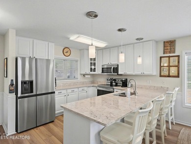 MOTIVATED SELLER! Room for everyone in a gorgeous lakefront - photo 7