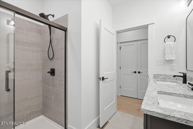 Newly Constructed Stunning Mountain Retreat - Where Luxury Meets - photo 14