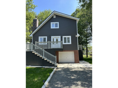 Lake Home For Sale in Tobyhanna, Pennsylvania