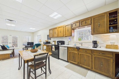 Very cool red iron shop barndominium on 3.5 ac m/l that joins - photo 6