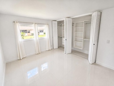 Welcome home to this beautifully upgraded villa in a peaceful - photo 4