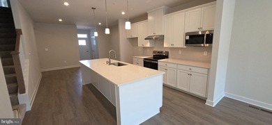 IMMEDIATE DELIVERY! NEWLY COMPLETED HOME NEVER LIVED IN! Agents - photo 3