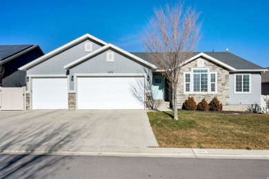 (private lake, pond, creek) Home For Sale in Santaquin Utah