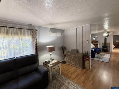 Great neighborhood and location in South Salem. 3 bedroom 2 bath - photo 11