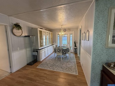 Great neighborhood and location in South Salem. 3 bedroom 2 bath - photo 13