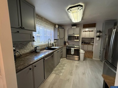 Great neighborhood and location in South Salem. 3 bedroom 2 bath - photo 15