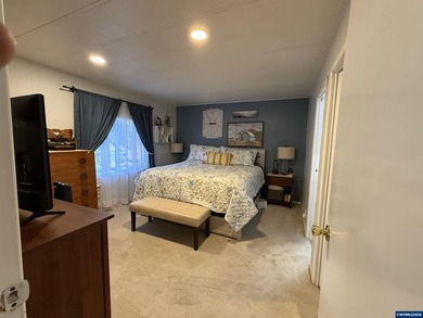 Great neighborhood and location in South Salem. 3 bedroom 2 bath - photo 19