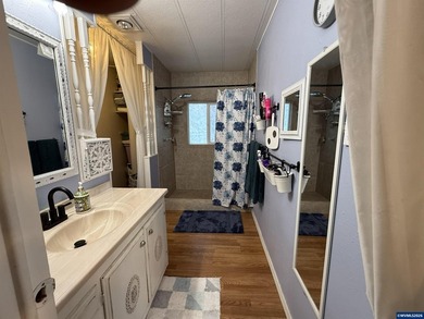 Great neighborhood and location in South Salem. 3 bedroom 2 bath - photo 21