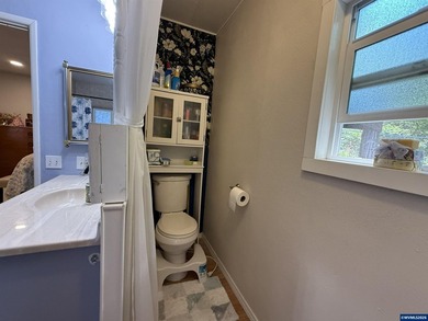 Great neighborhood and location in South Salem. 3 bedroom 2 bath - photo 22
