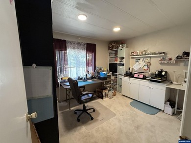 Great neighborhood and location in South Salem. 3 bedroom 2 bath - photo 24