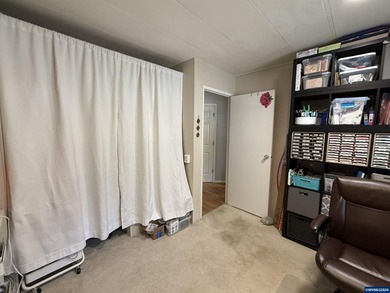 Great neighborhood and location in South Salem. 3 bedroom 2 bath - photo 25