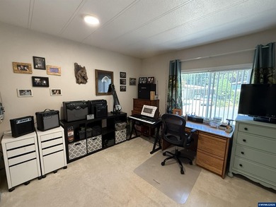 Great neighborhood and location in South Salem. 3 bedroom 2 bath - photo 27