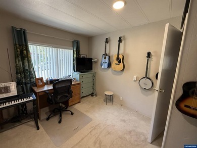 Great neighborhood and location in South Salem. 3 bedroom 2 bath - photo 28