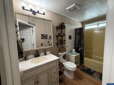Great neighborhood and location in South Salem. 3 bedroom 2 bath - photo 30